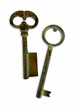 Vintage Decorative Skeleton Keys - Brass Tone